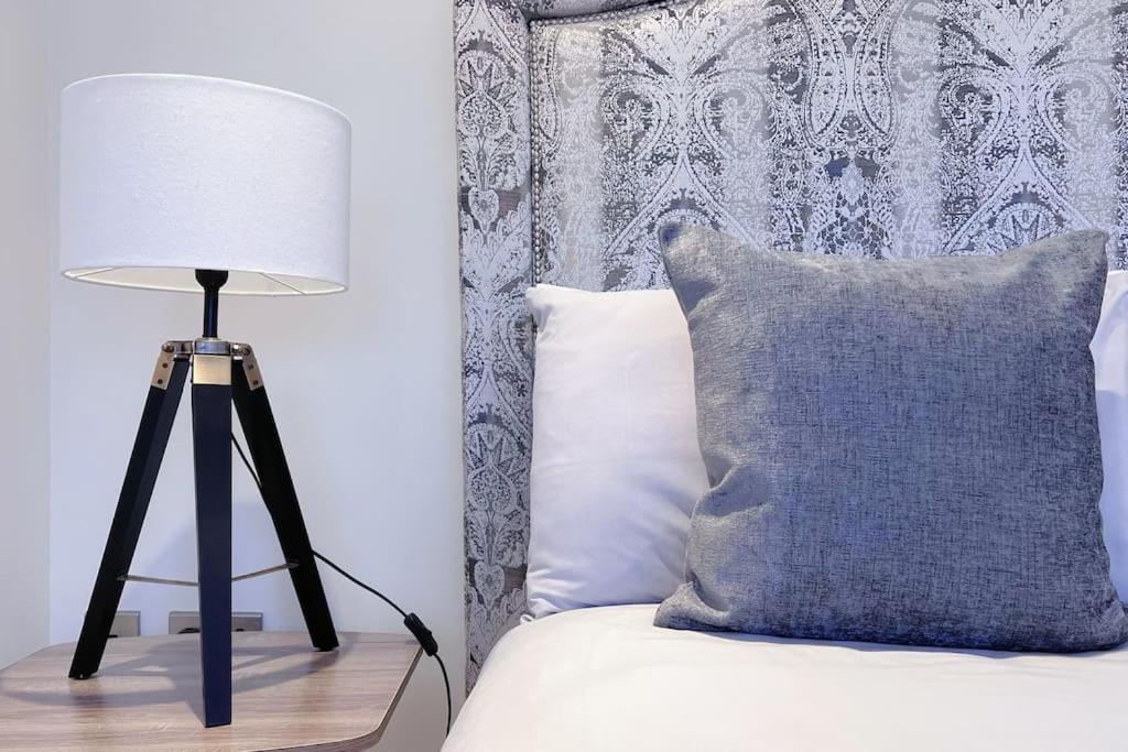No6, Luxury Townhouse Near Bicester Village ภายนอก รูปภาพ
